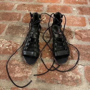 Franco Sarto Black Strappy  size 8 Strappy Gladiator Black zipper sandals